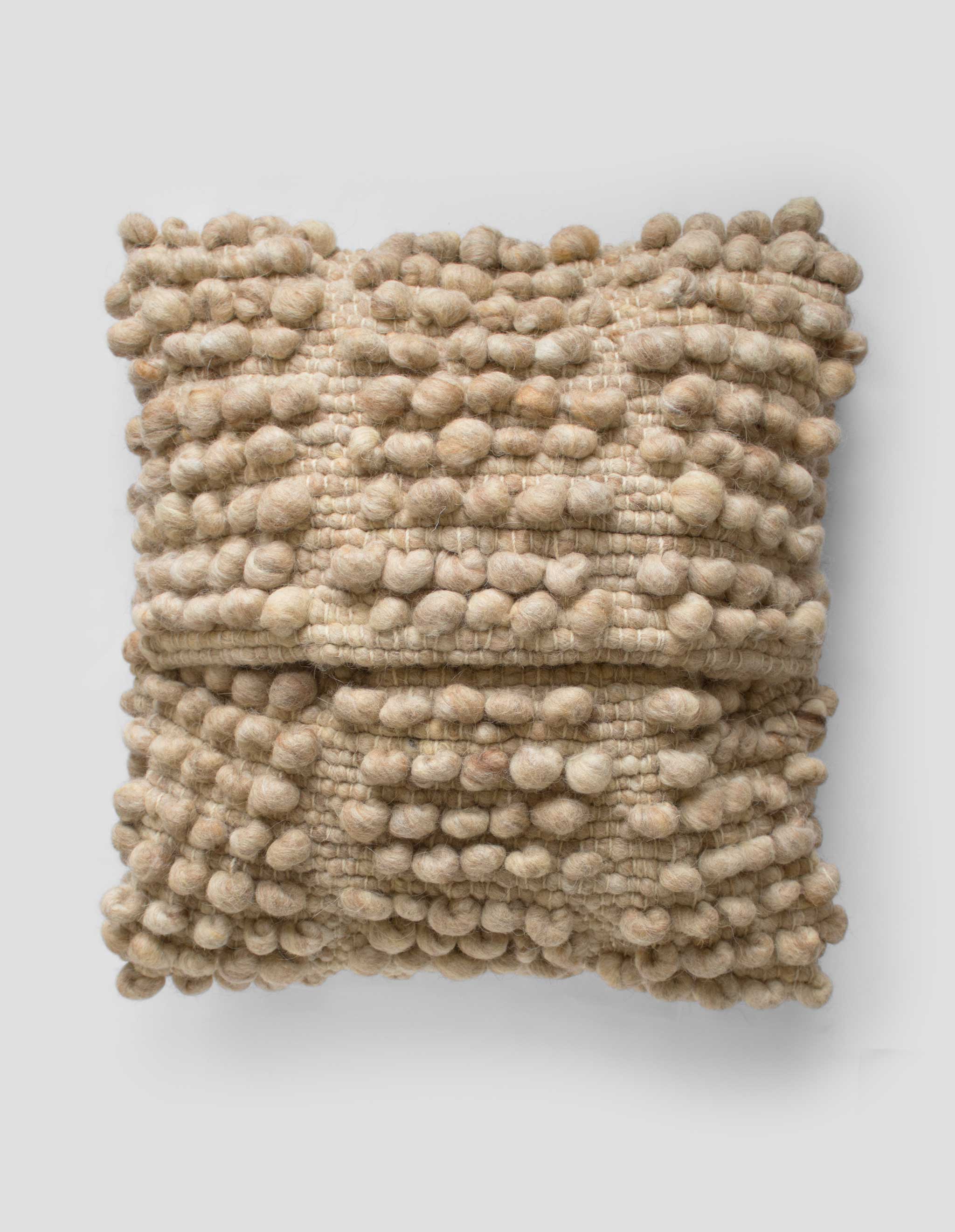 Handgewebtes Kissen aus naturbelassener Schafwolle Hellbraun Rückseite